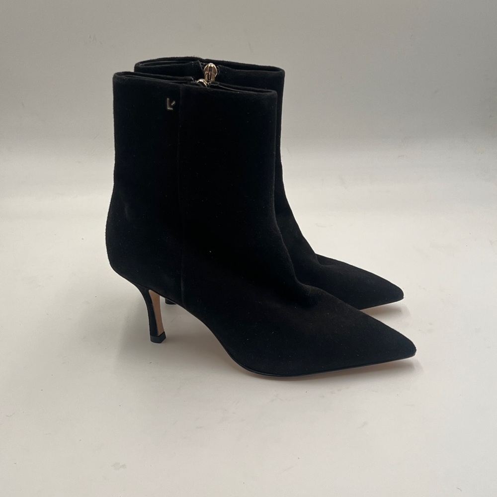 Larroude Black Heeled Boots Elegant Suede Finish